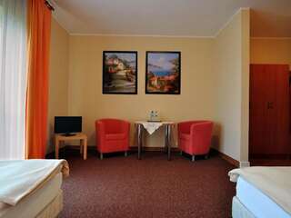 Курортные отели Obok Lasu Гребишев Двухместный номер с 2 отдельными кроватями-2